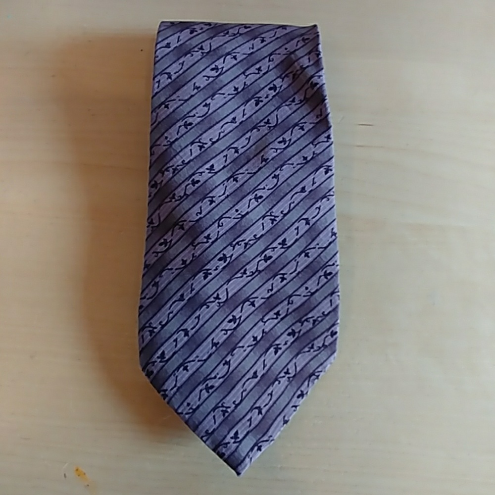 Claiborne tie